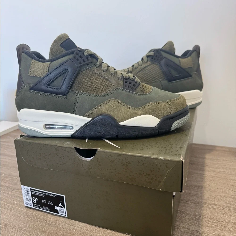 Air Jordan 4 Retro Olive and Black Sneakers | Never Worn | FB9927 200